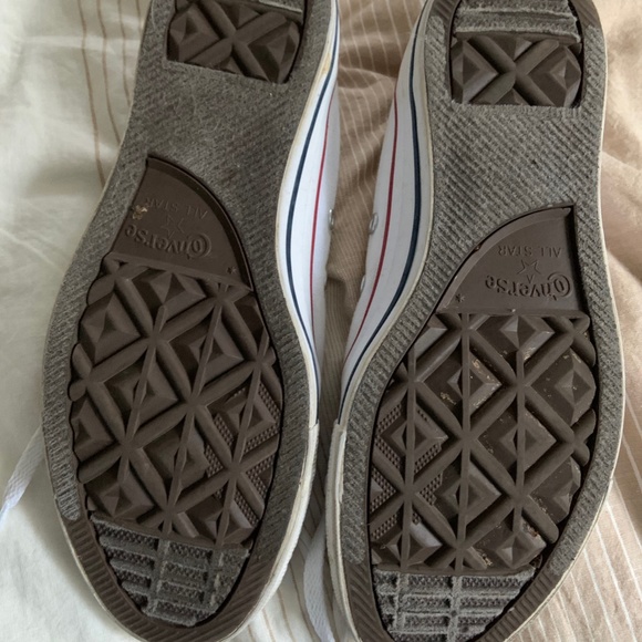 Converse Chucks low top. Excellent condition w/box - Picture 4 of 5
